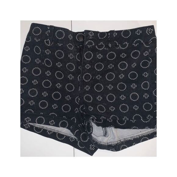 Woman's H&M Divided Black Shorts Size 4 - Picture 4 of 5